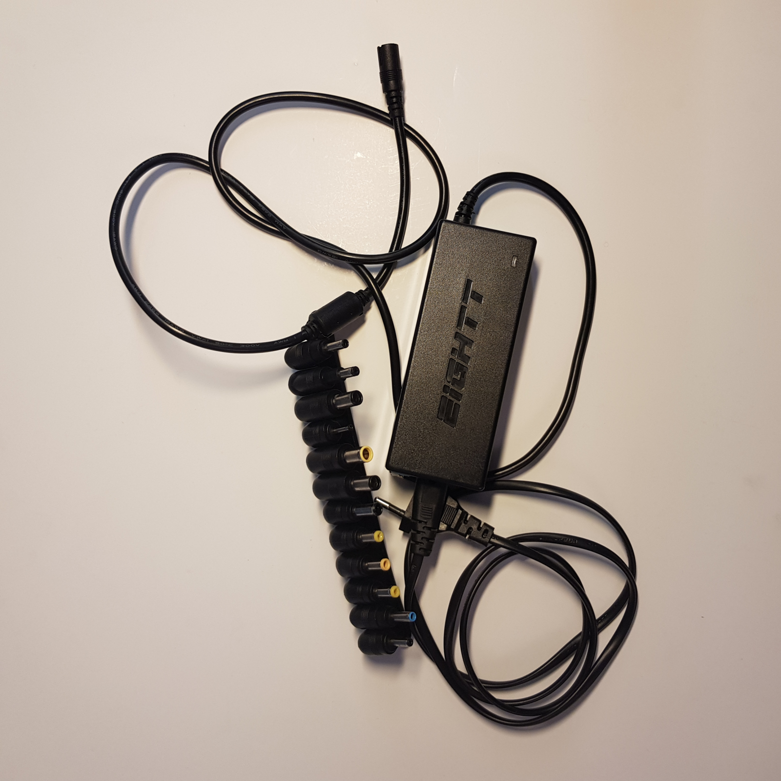 Universal laptop charger