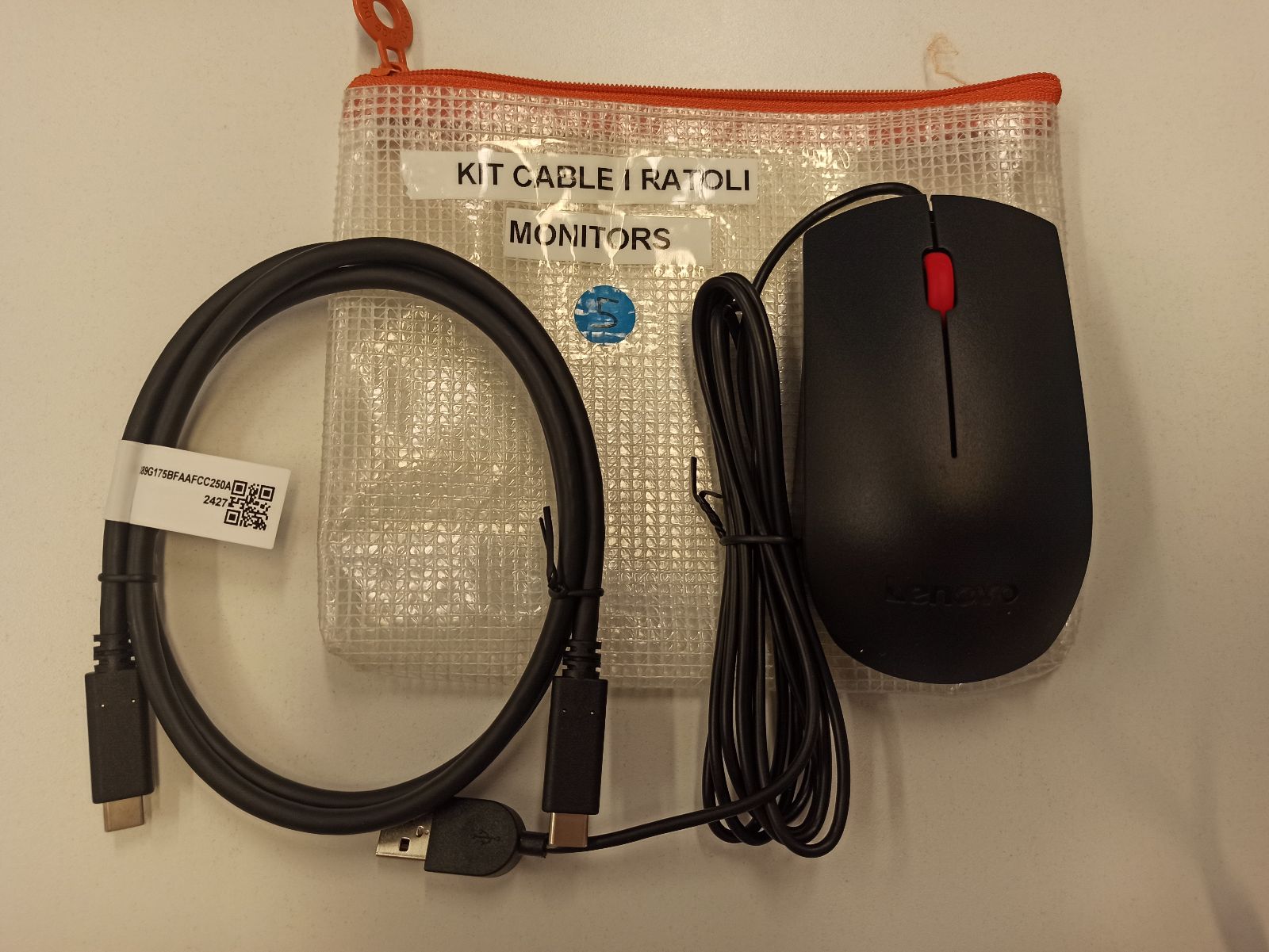 Kit cable i ratoli per a connectar portàtils als monitors